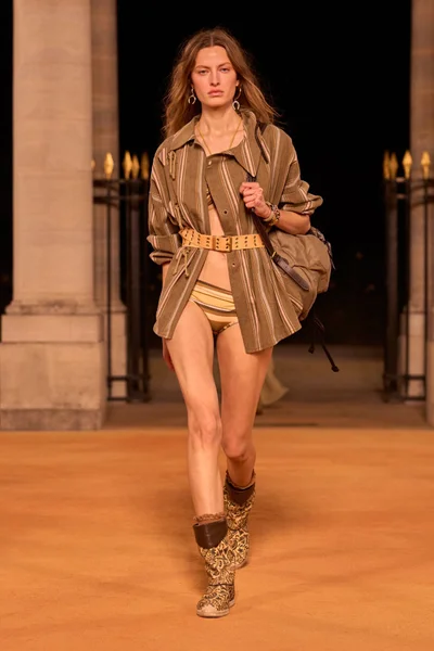 Look 19